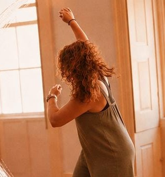 Aulas semanais de movimento terapêutico — Casa Mulher Tambor